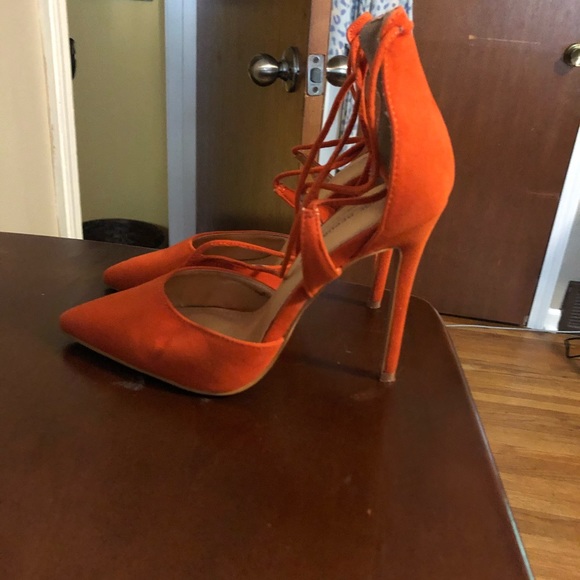 Orange Pump - Picture 2 of 2